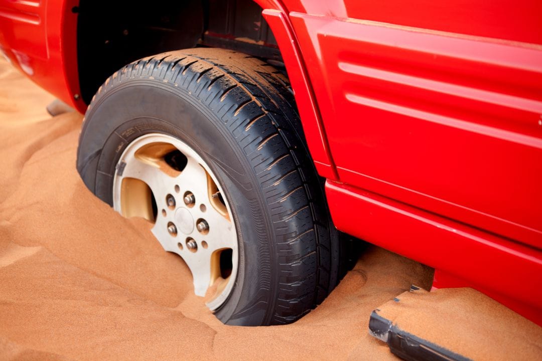 Pullout Service / Off-road Car Recovery Service Al Qudra Dubai